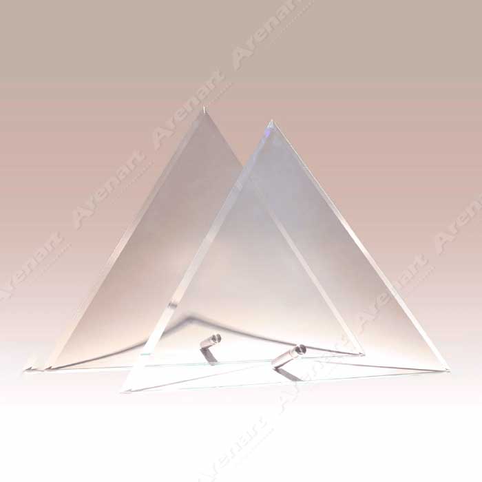 trofeo-arenado-triangular-cristal-jade-para-premiacion-arenart-en-lima.jpg
